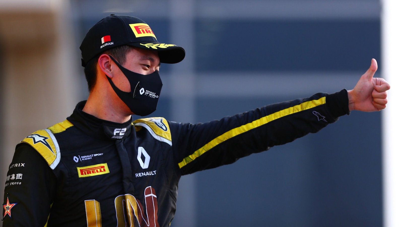 F1 mengeluarkan logo pelangi, untuk membahas rencana pra-balapan di pembaruan We Race As One